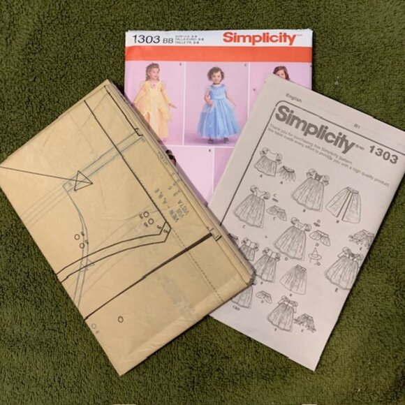 SIMPLICITY 1303 Girl's Halloween Costume Princess Dress Sewing Pattern - Picture 4 of 4